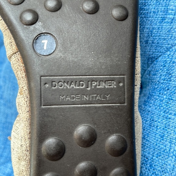 Beautiful in Person! Brushed gold Leather! - Picture 4 of 5